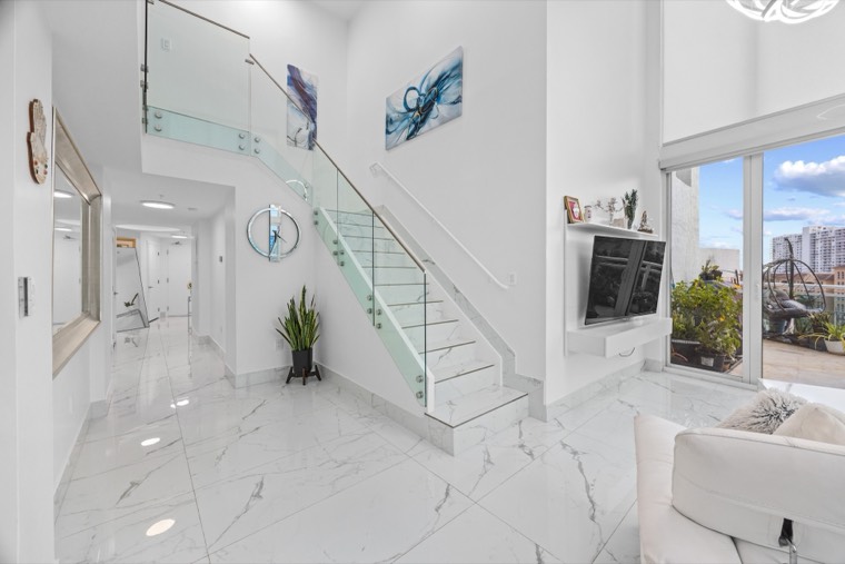 The Double-Height Residence, image 2