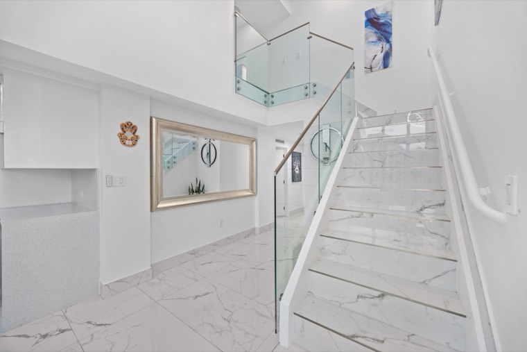 The Double-Height Residence, image 4